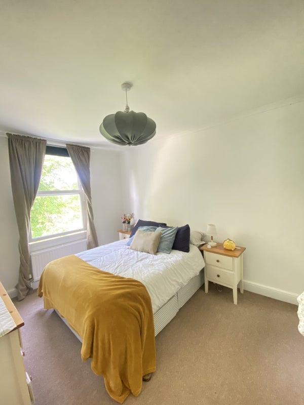 Flat Finborough Road in Greater London