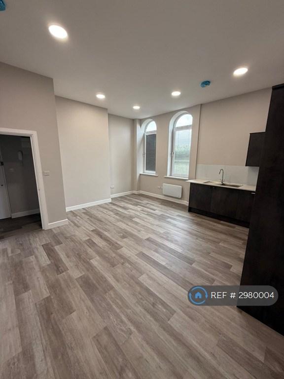 Flat Wedgewood Street in Fairford Leys