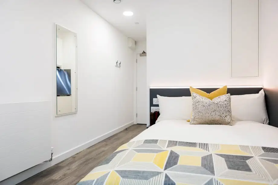Room Holloway Road in Greater London