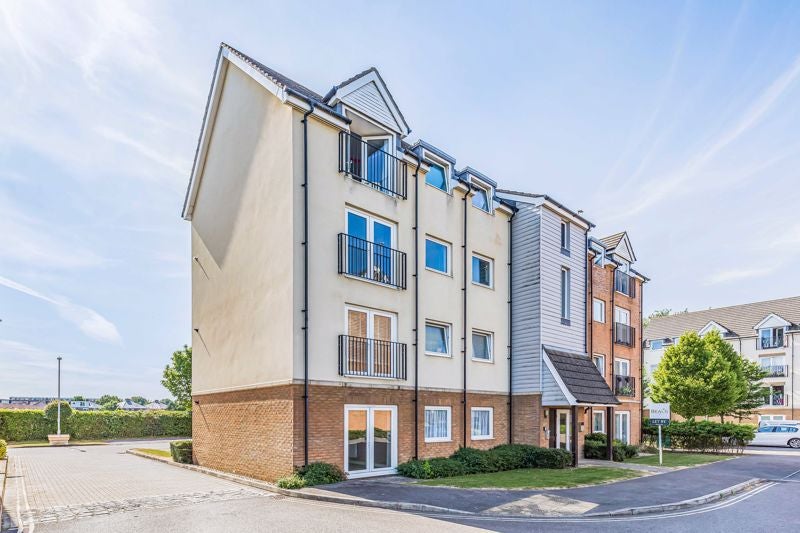 Flat Tudor Crescent in Portsmouth