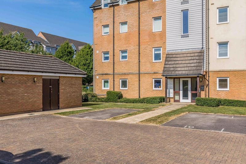 Flat Tudor Crescent in Portsmouth