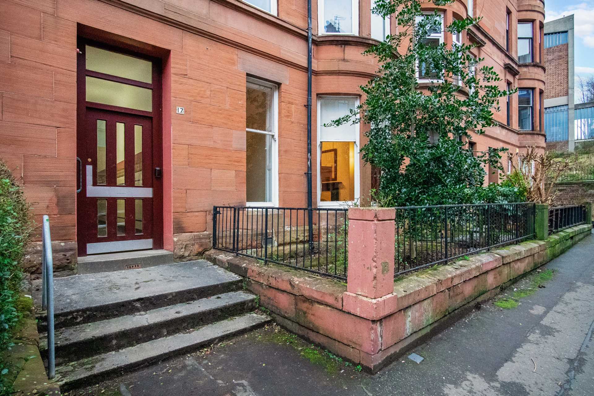 Flat Lyndhurst Gardens Lane in Glasgow