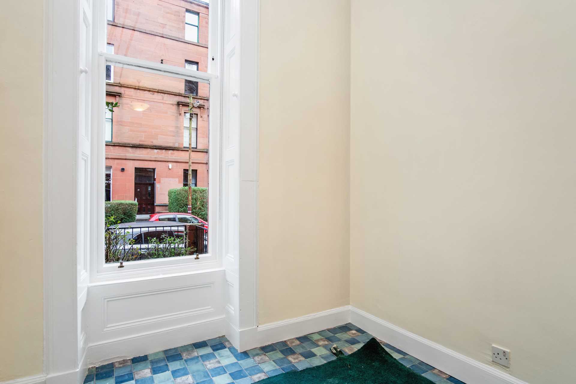 Flat Lyndhurst Gardens Lane in Glasgow