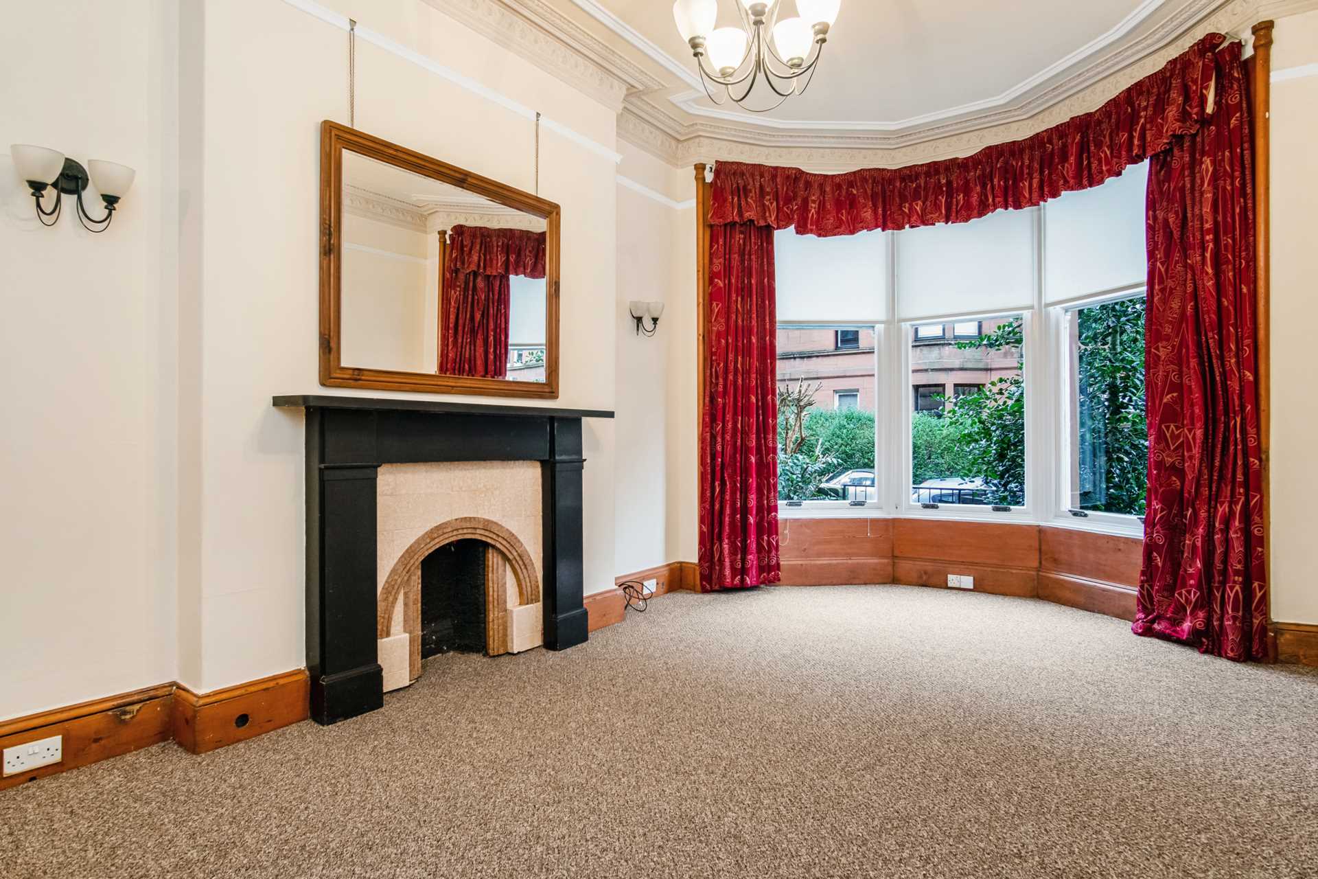 Flat Lyndhurst Gardens Lane in Glasgow