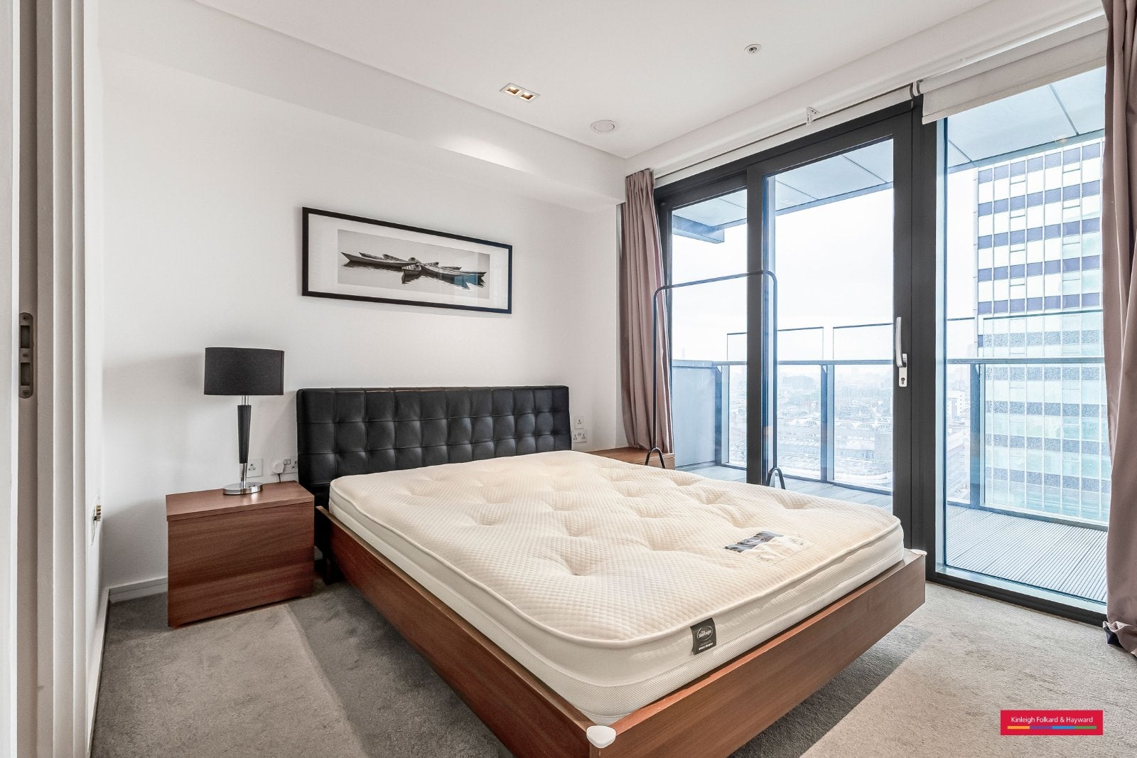 Flat Hampstead Road in Greater London