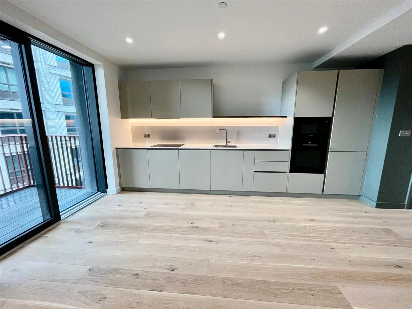 Flat Pilot Walk in Greater London
