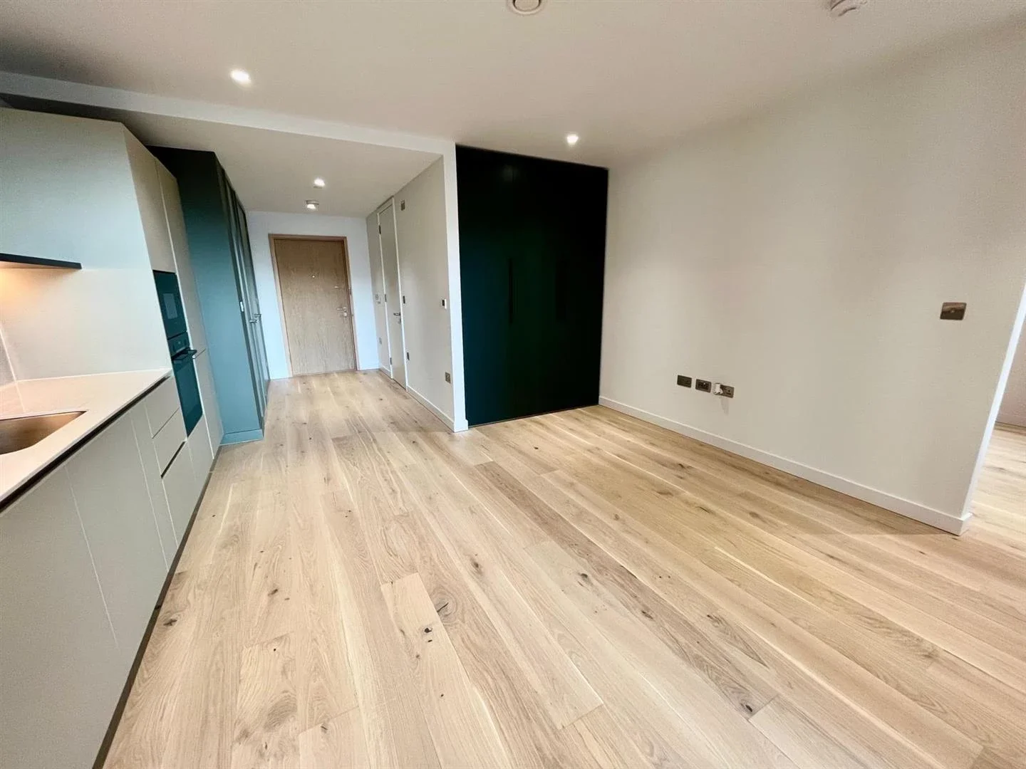 Flat Pilot Walk in Greater London
