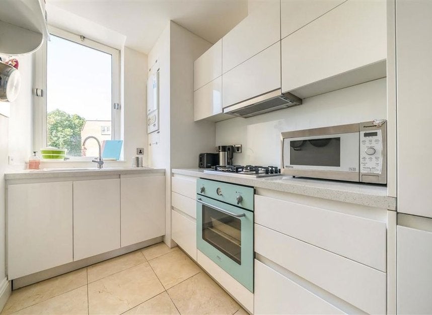 Flat Shoot-up Hill in Greater London