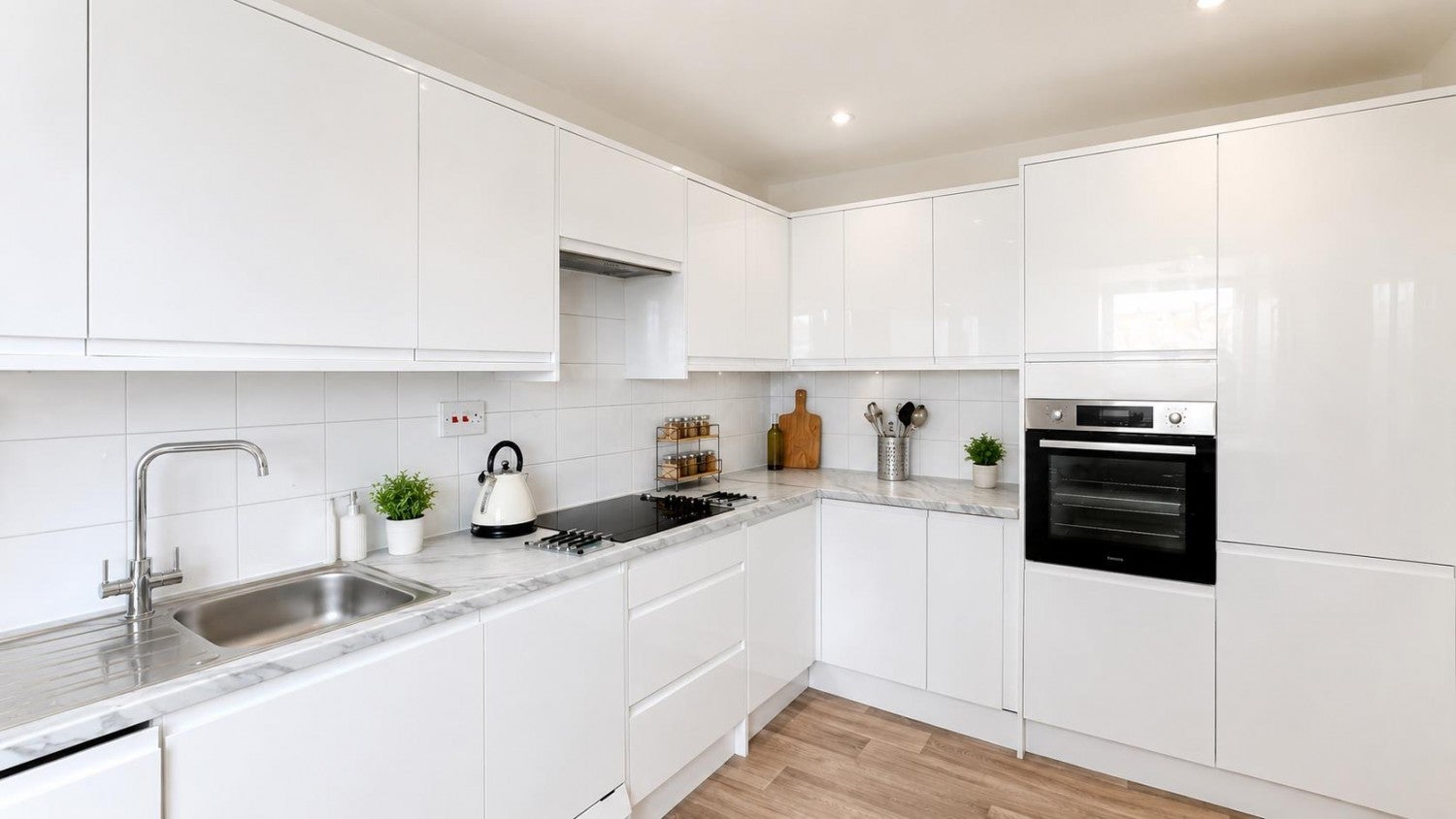 Flat Central Road in Greater London