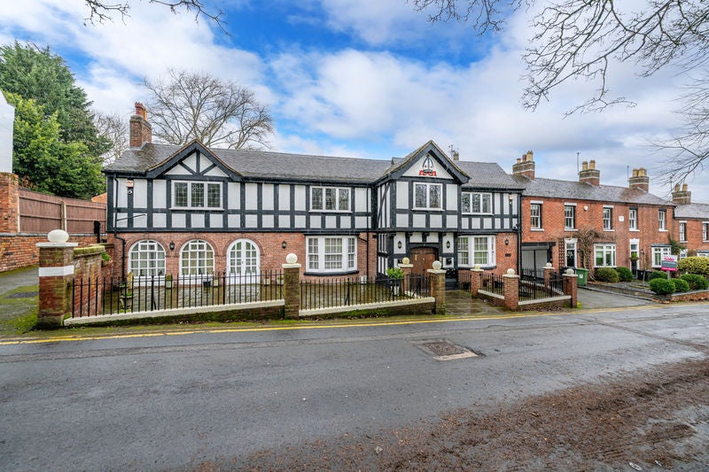 Flat Lower Green in Wolverhampton