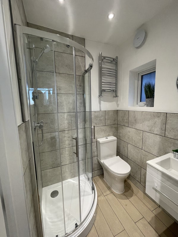 Room Endwell Road in Greater London