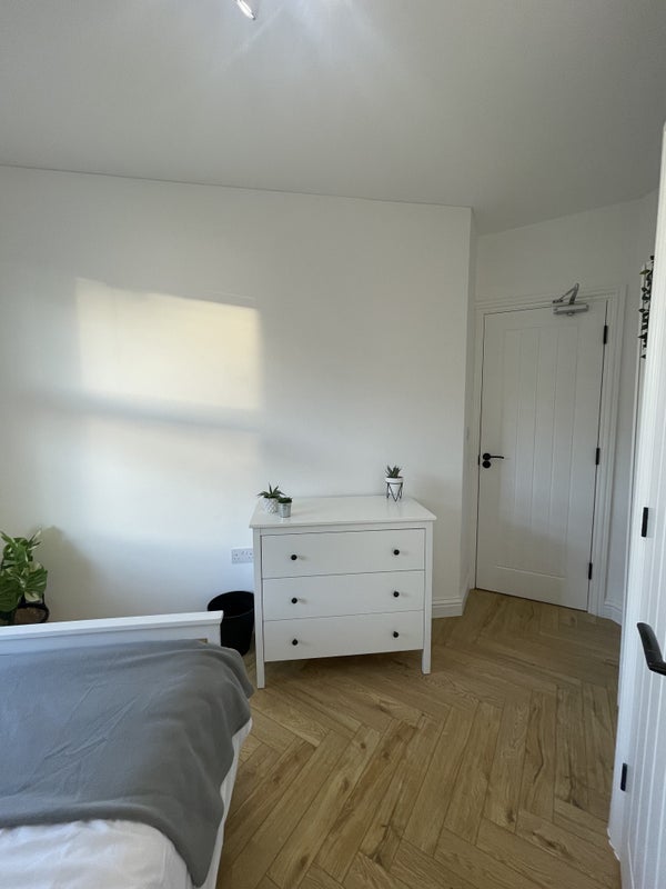 Room Endwell Road in Greater London