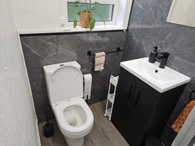 Room Murieston Crescent in City of Edinburgh