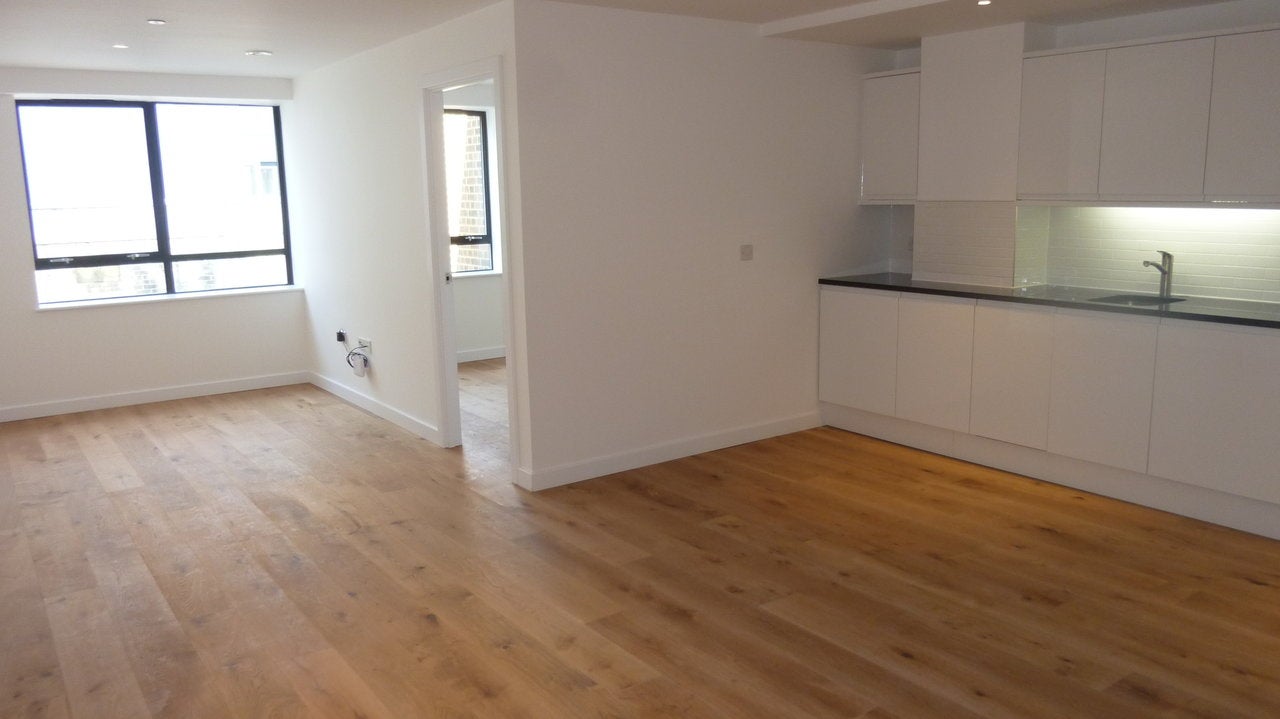 Flat Scarbrook Road in Greater London