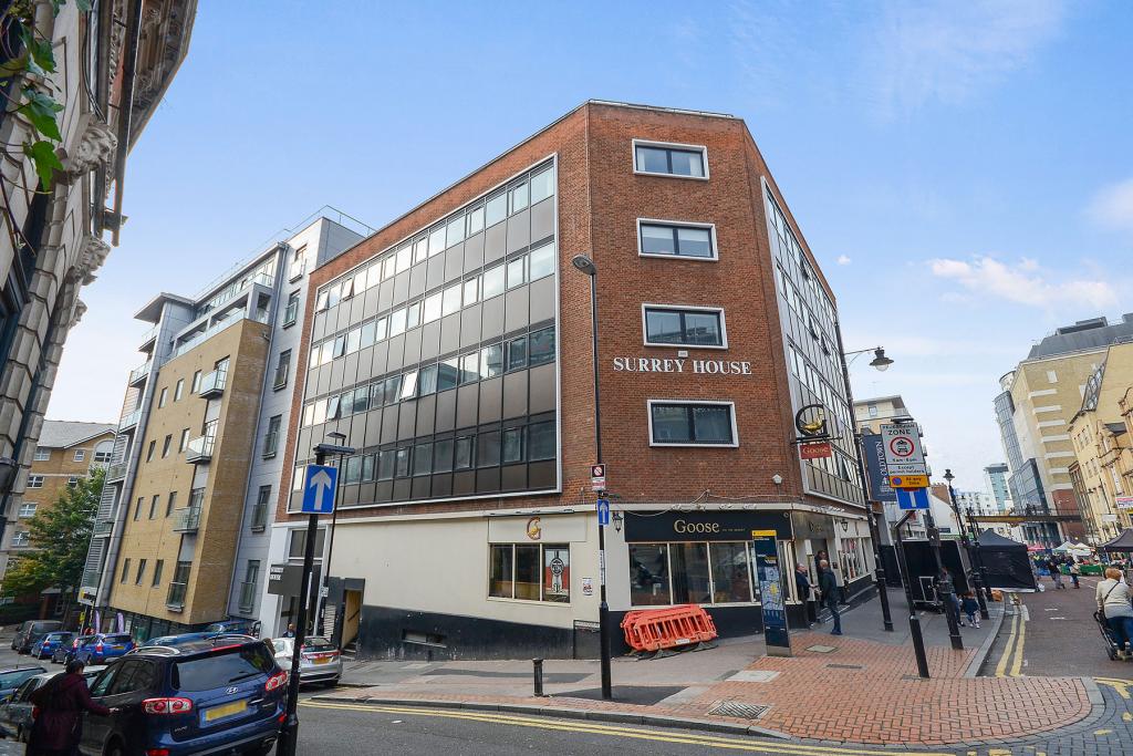Flat Scarbrook Road in Greater London