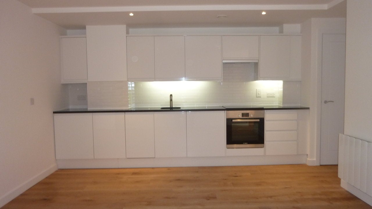 Flat Scarbrook Road in Greater London