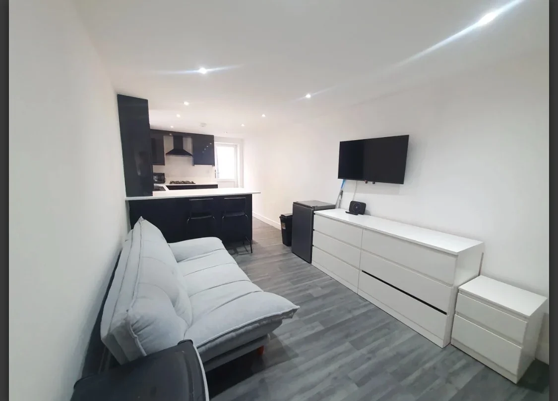 Room Rathmore Road in Greater London