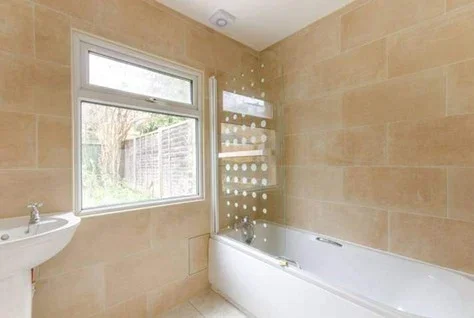 Room Windermere Avenue in Greater London