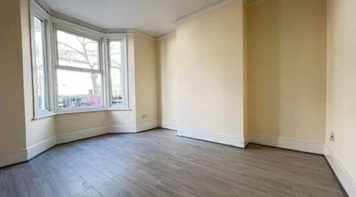 Room Windermere Avenue in Greater London
