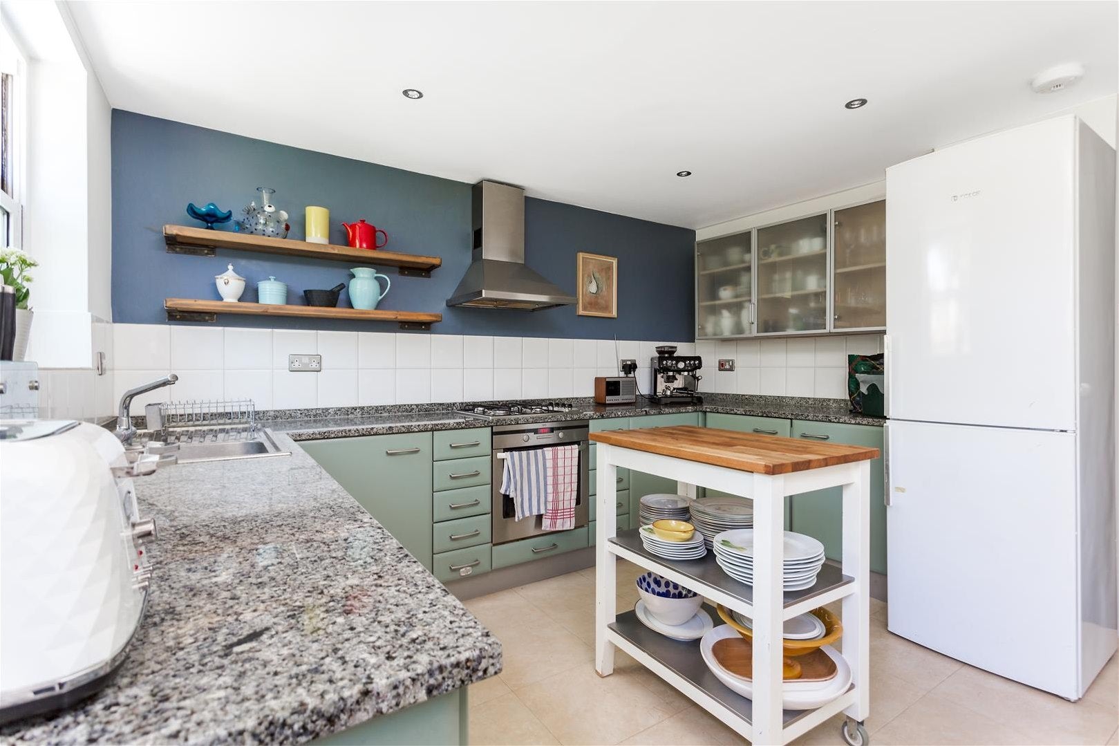 Flat Greencroft Gardens in Greater London