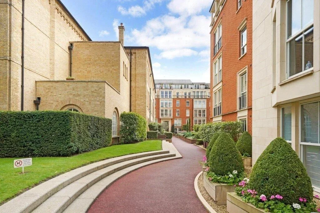 Flat Fulham Road in Greater London