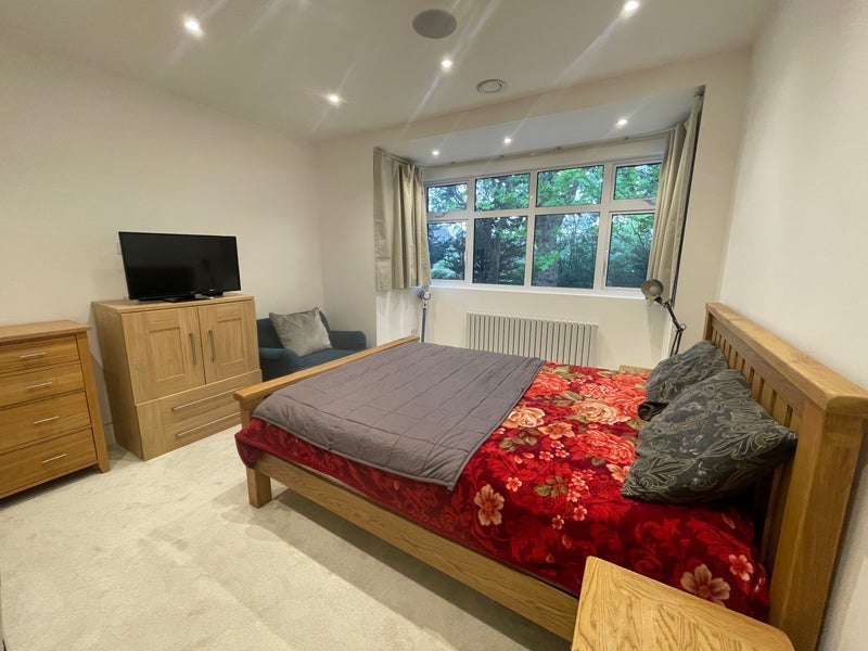 Room Dorset Road in Greater London
