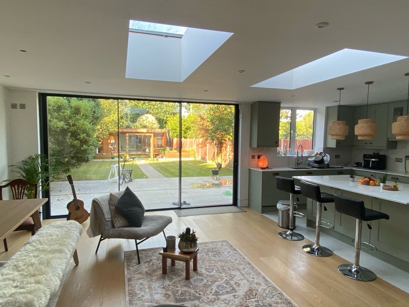 Room Dorset Road in Greater London