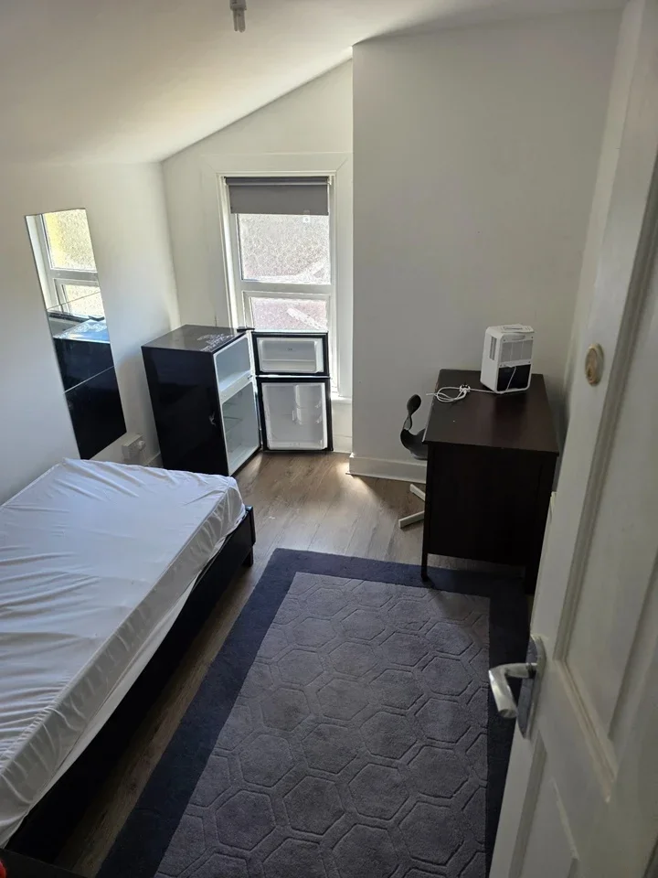 Room Saunders Street in Gillingham
