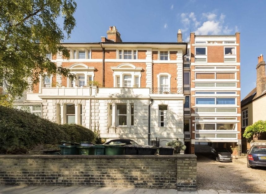 Flat St Albans Road in Greater London