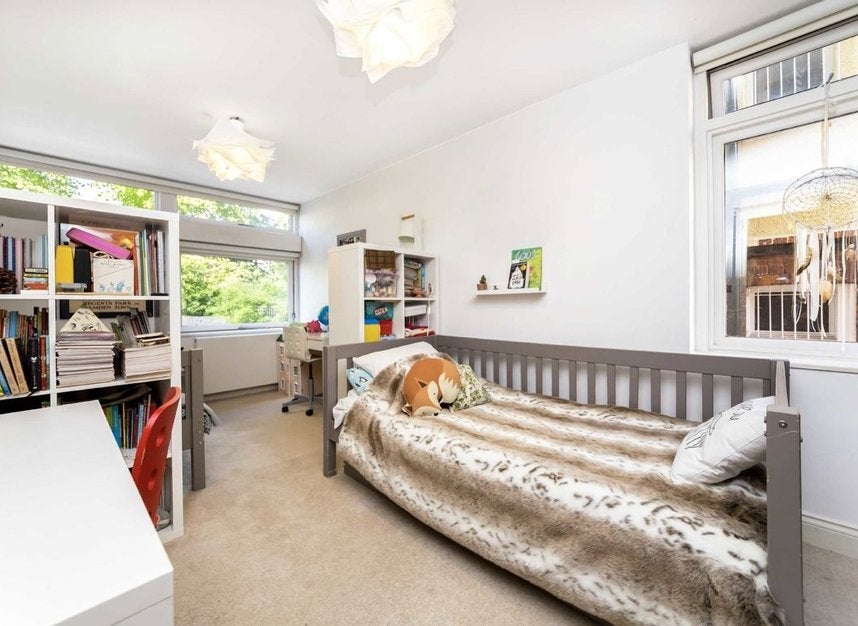 Flat St Albans Road in Greater London