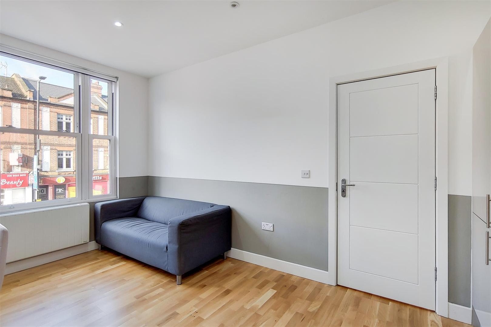 Flat Fulham Palace Road in Greater London