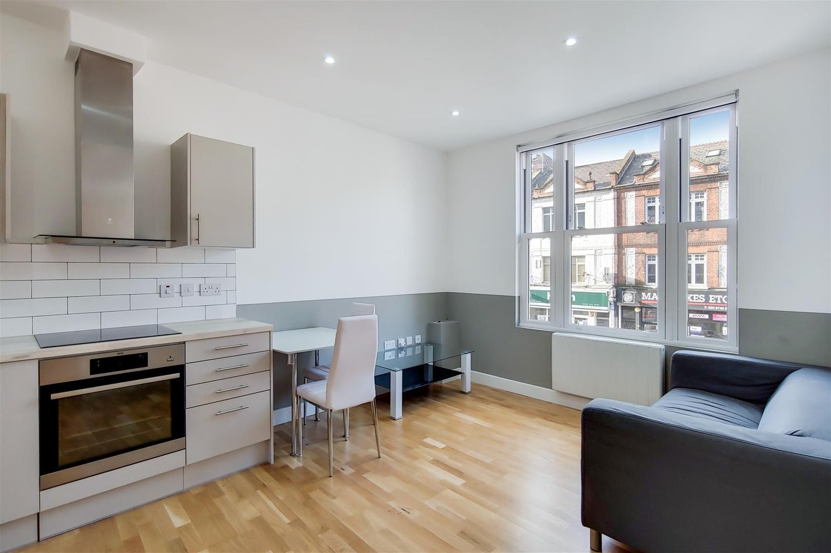 Flat Fulham Palace Road in Greater London