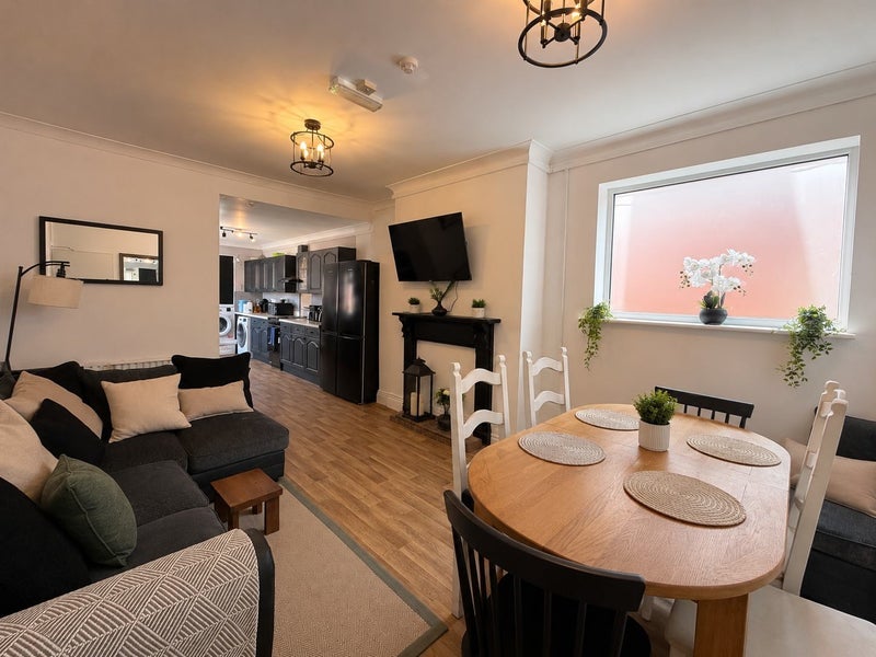 Room Bournemouth Road in Poole