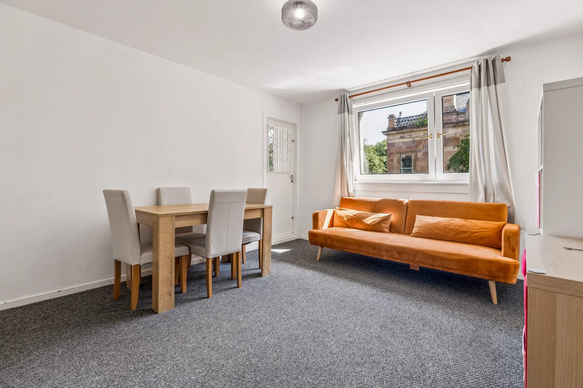 Flat Prince's Place in Glasgow