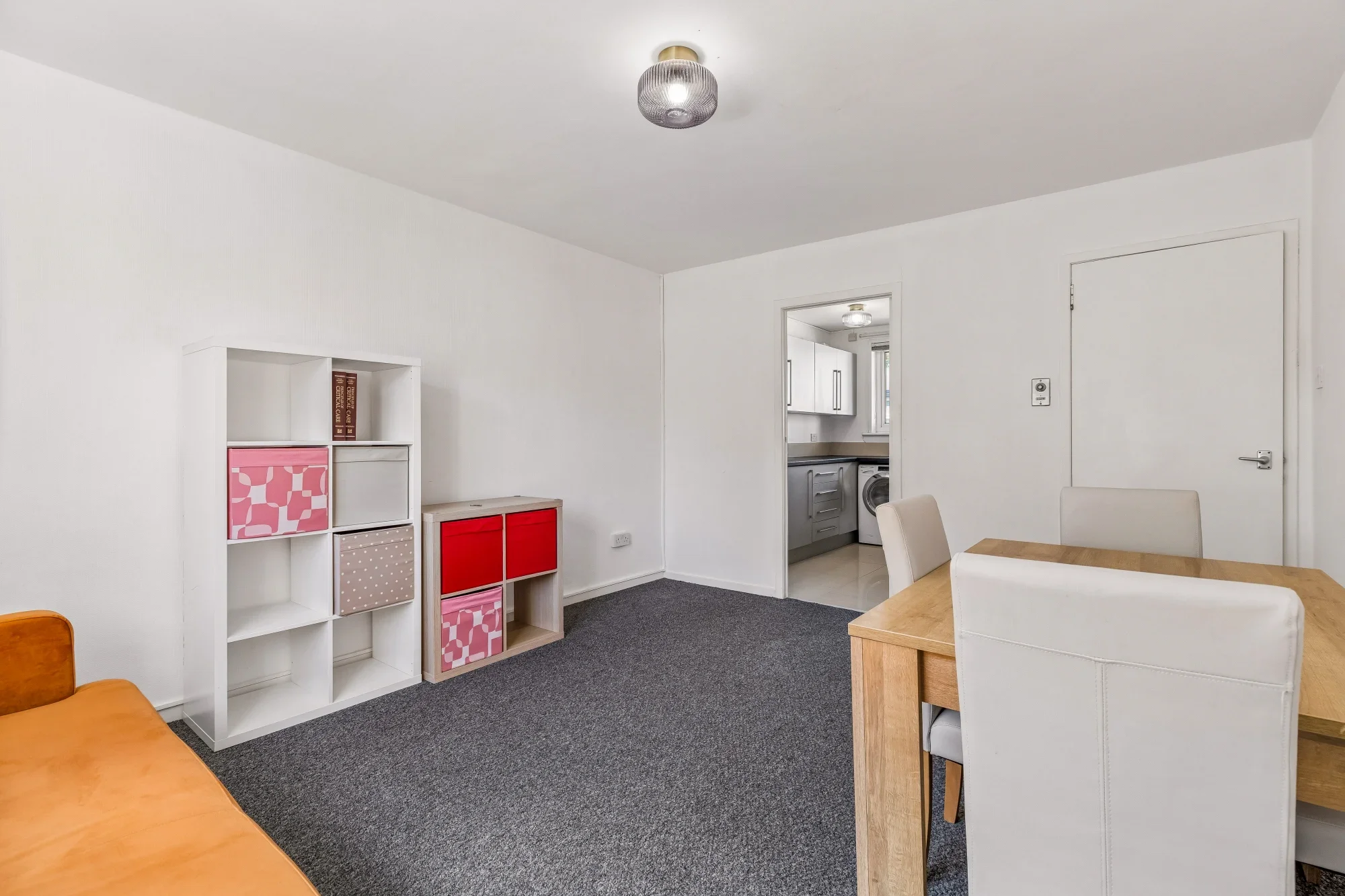 Flat Prince's Place in Glasgow