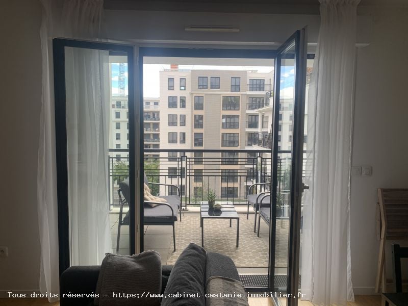 Flat Avenue Sisley in Suresnes