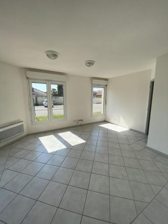 Room Rue Louis Aragon in Valence