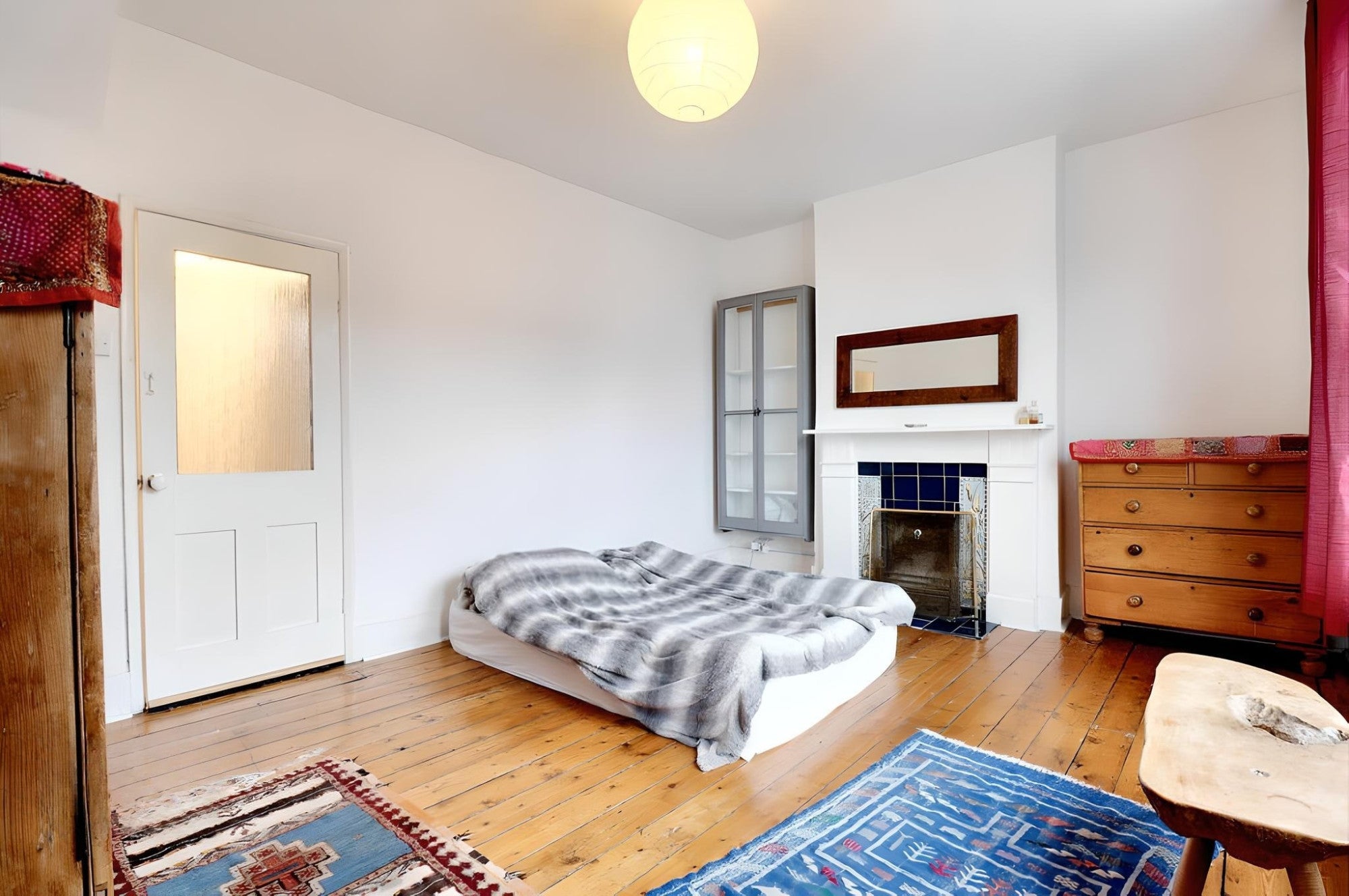 Flat Haldane Place in Greater London