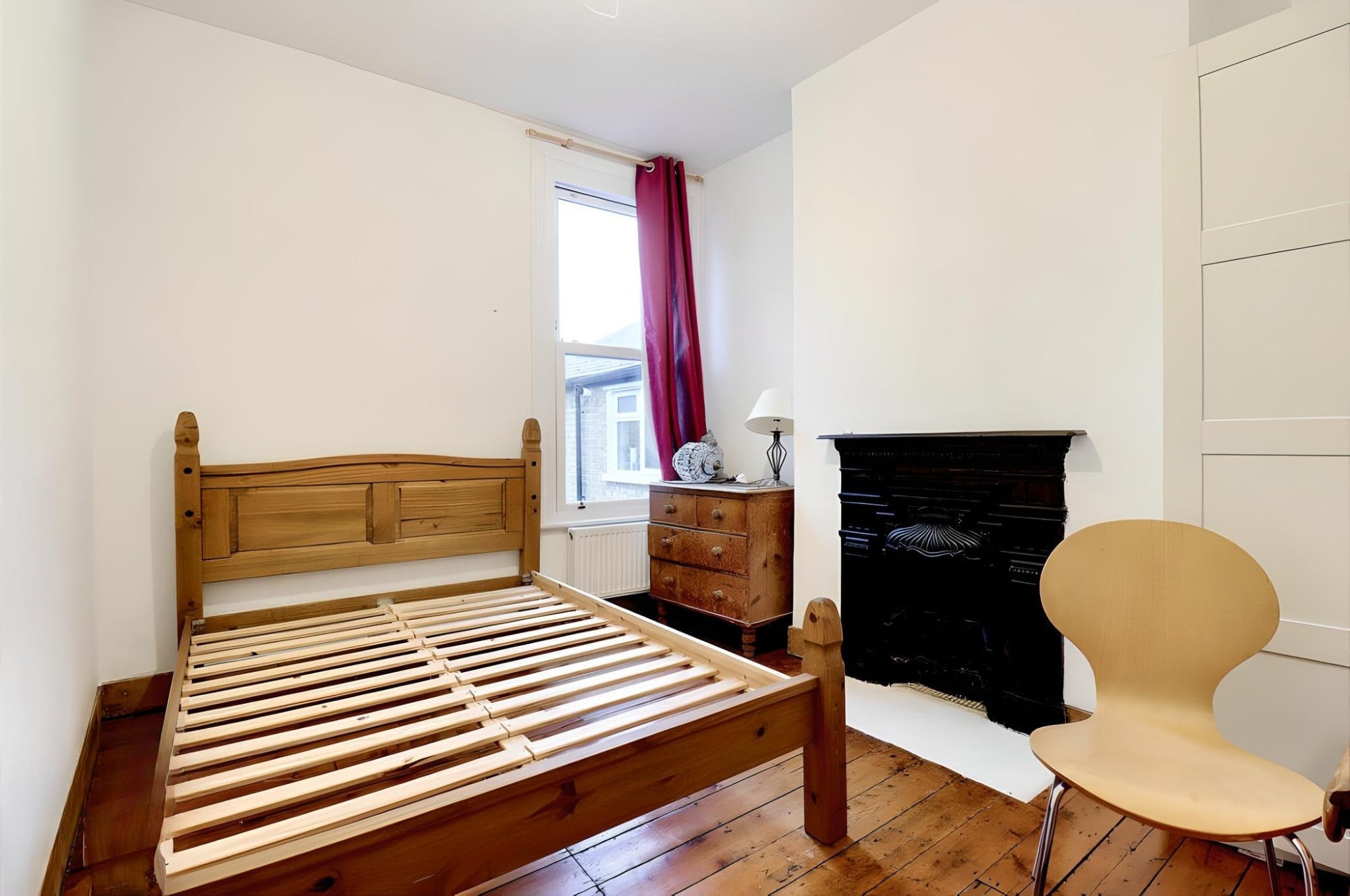 Flat Haldane Place in Greater London