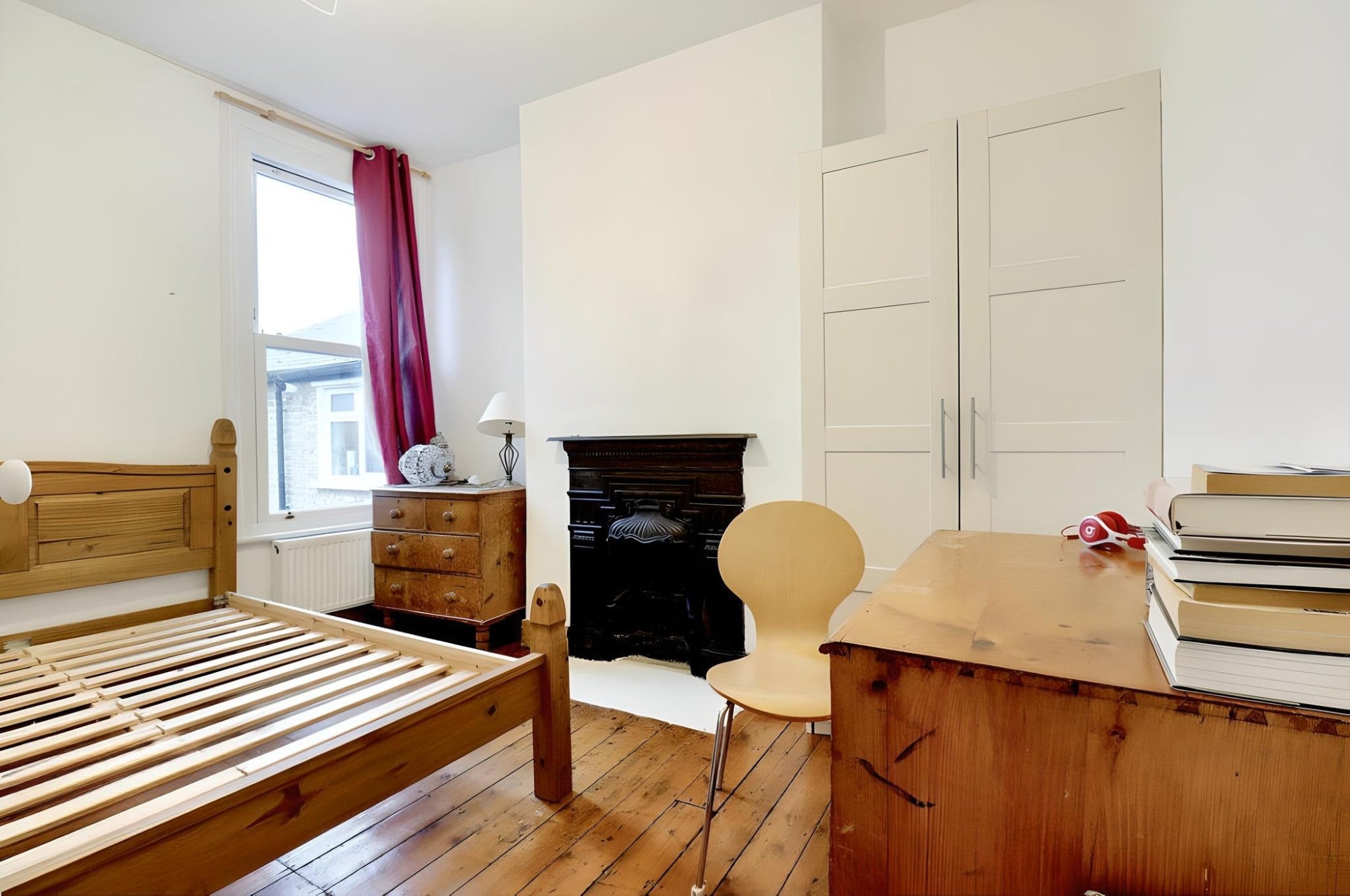 Flat Haldane Place in Greater London