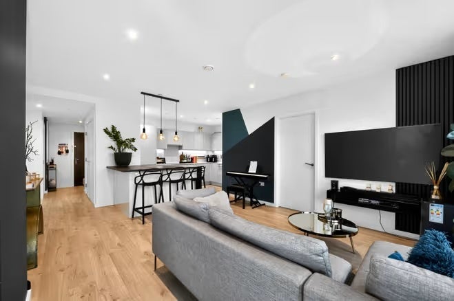 Flat Silvertown Way in Greater London