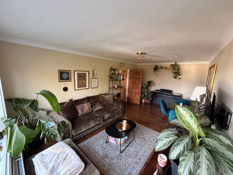 Room Castle Avenue in Greater London