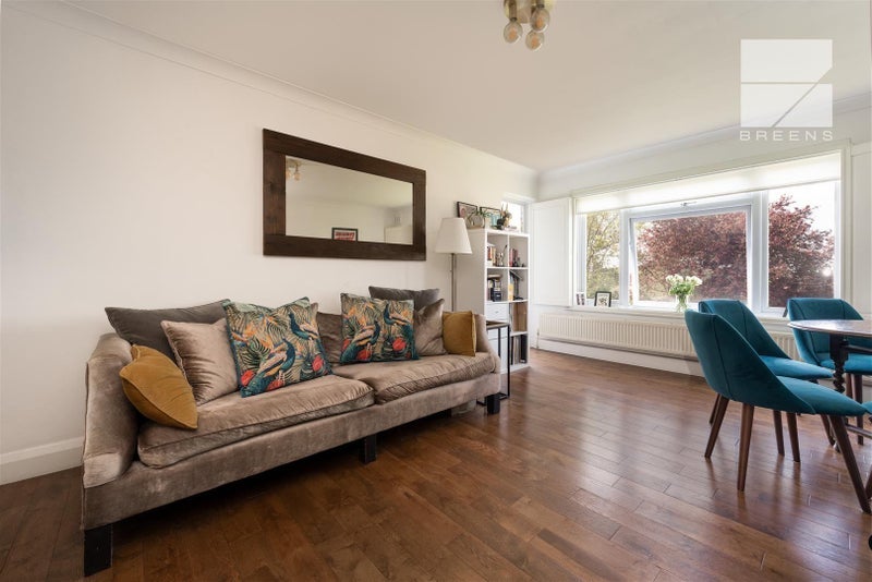 Room Castle Avenue in Greater London