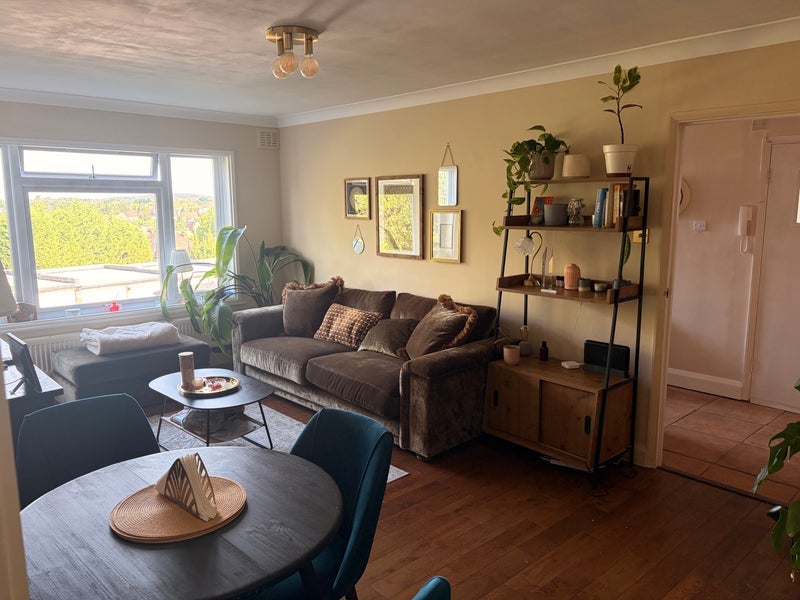 Room Castle Avenue in Greater London