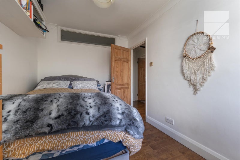 Room Castle Avenue in Greater London