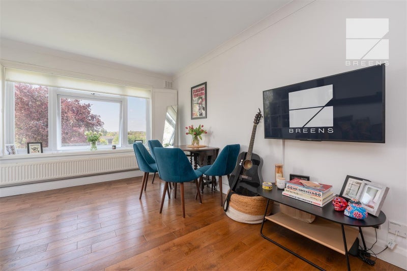 Room Castle Avenue in Greater London