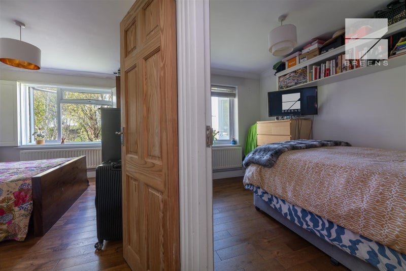 Room Castle Avenue in Greater London