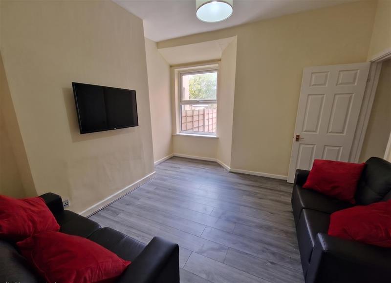 Room Barff Road in Salford