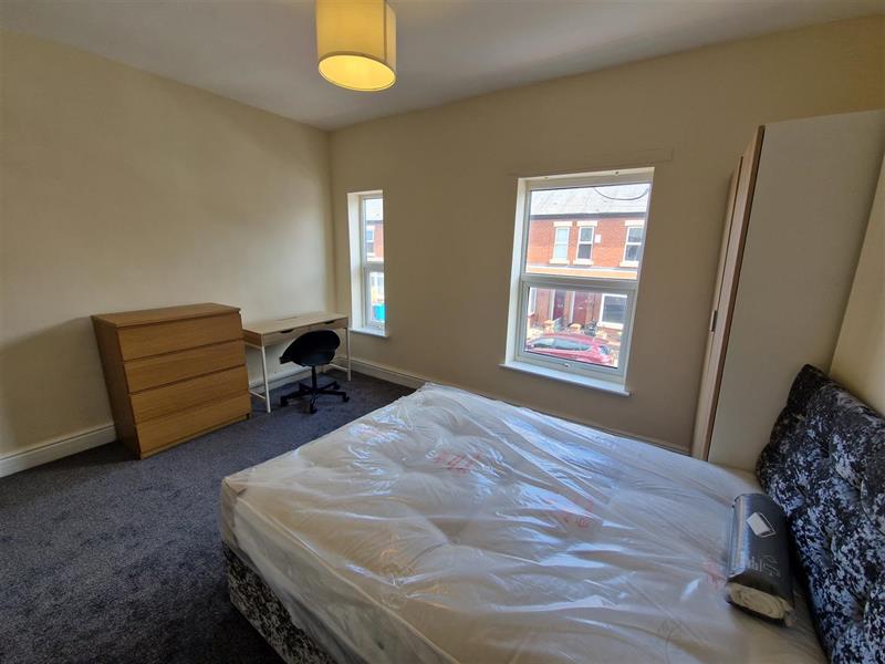 Room Barff Road in Salford
