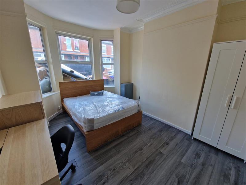 Room Barff Road in Salford